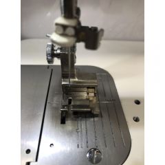 Commercial Sewing Machine Compensating Foot 1/2" Right 