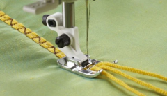 Husqvarna Viking 3-Hole Yarn Foot (1-8) 413187045